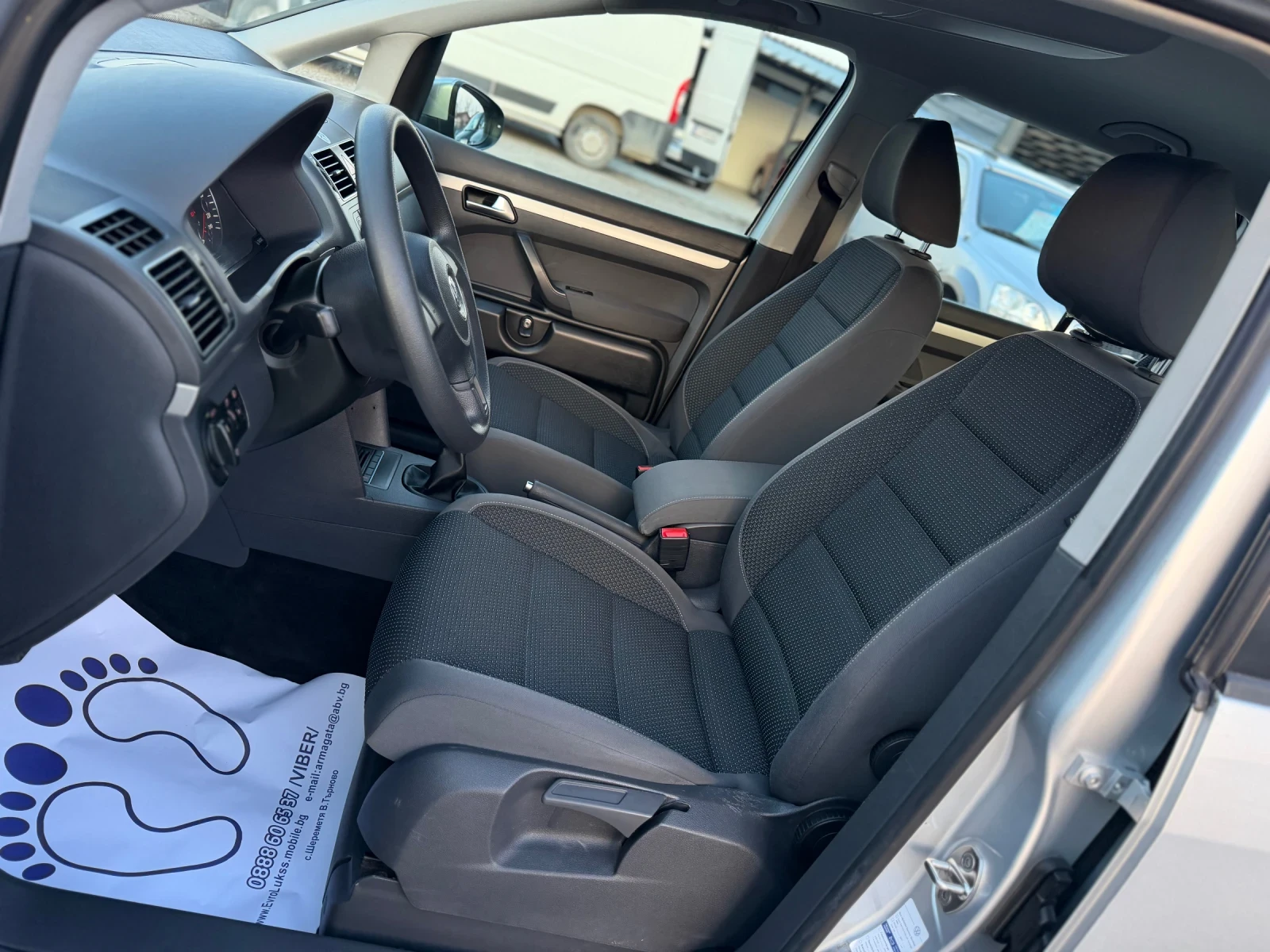 VW Touran 2.0TDI 140кс 6с НАВИ ПОДГРЕВ, снимка 11 - Автомобили и джипове - 53737652