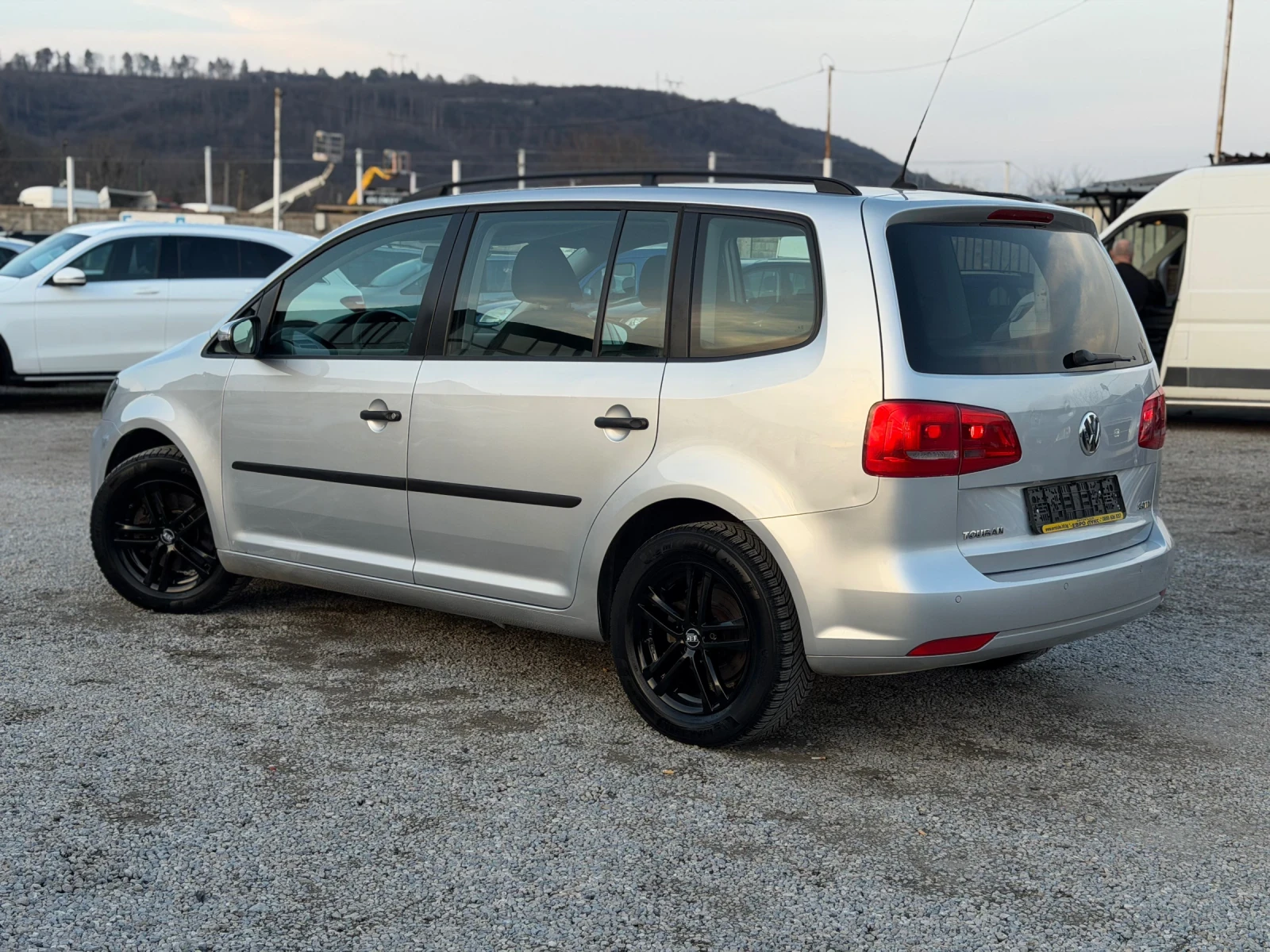 VW Touran 2.0TDI 140кс 6с НАВИ ПОДГРЕВ, снимка 8 - Автомобили и джипове - 53737652