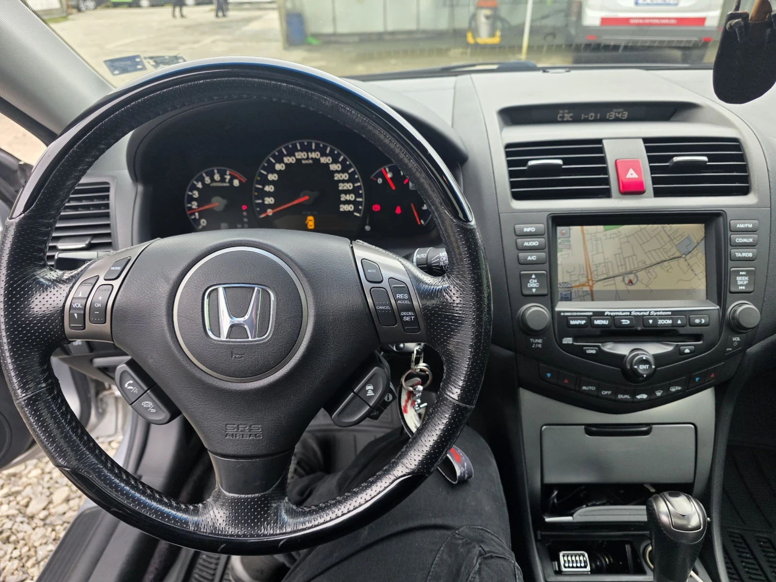 Honda Accord 2.4 V-TEC DISTRONIC, снимка 10 - Автомобили и джипове - 53997506