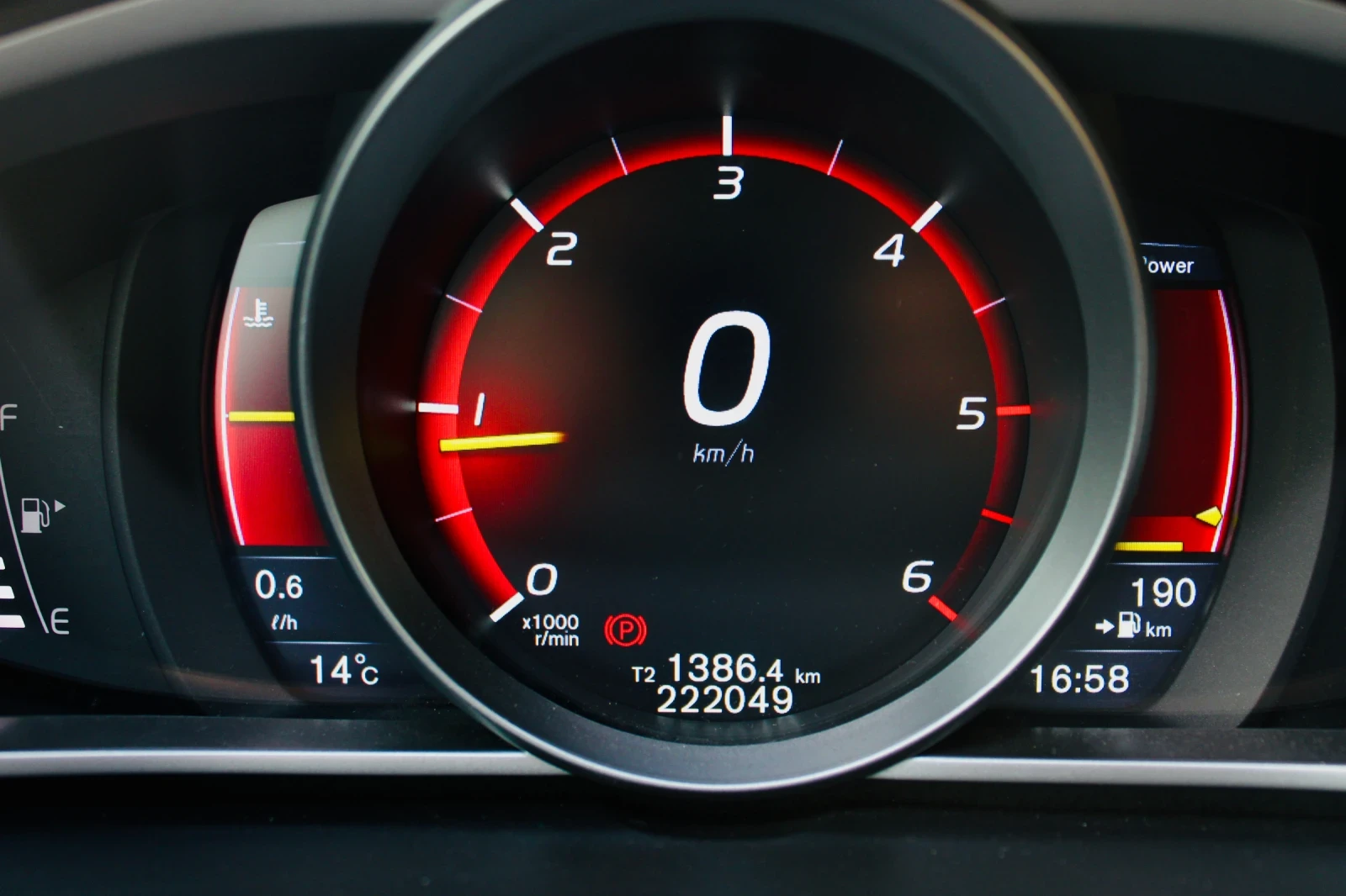 Volvo V40, снимка 12 - Автомобили и джипове - 54184923