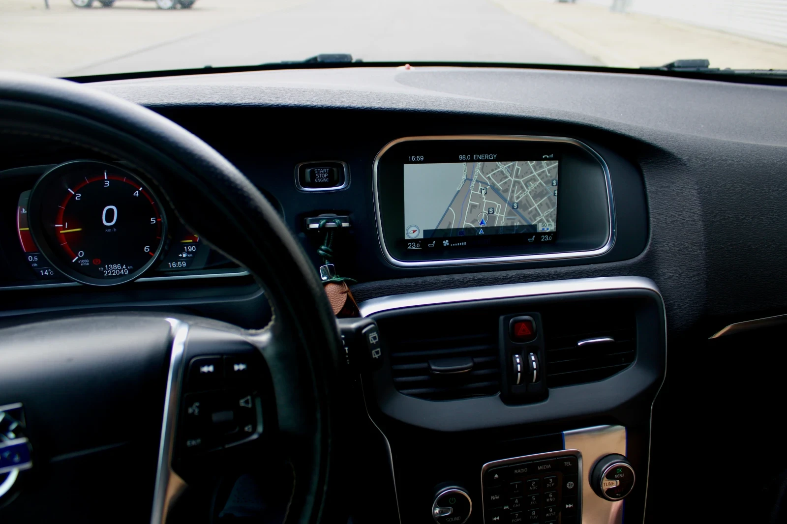 Volvo V40, снимка 11 - Автомобили и джипове - 54184923