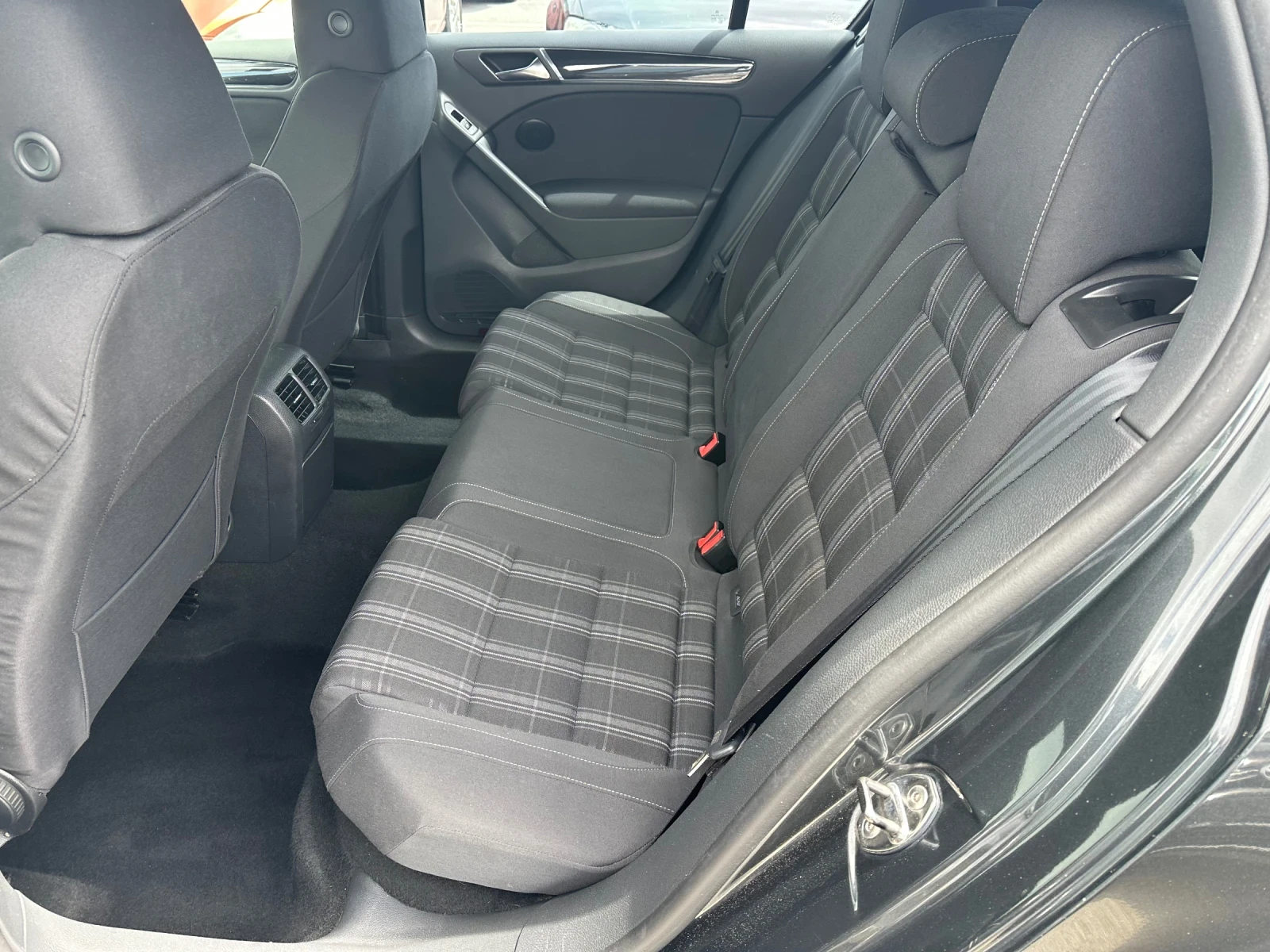 VW Golf 2.0 TDI GTD, снимка 9 - Автомобили и джипове - 54562792