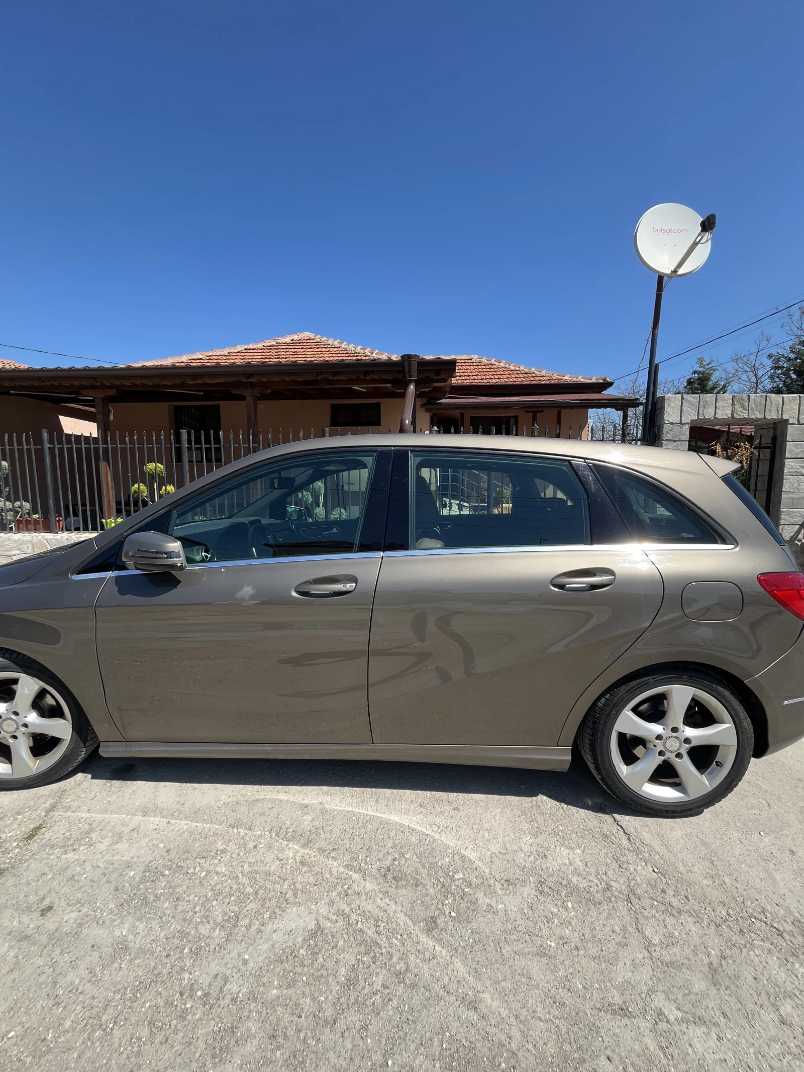 Mercedes-Benz B 180
