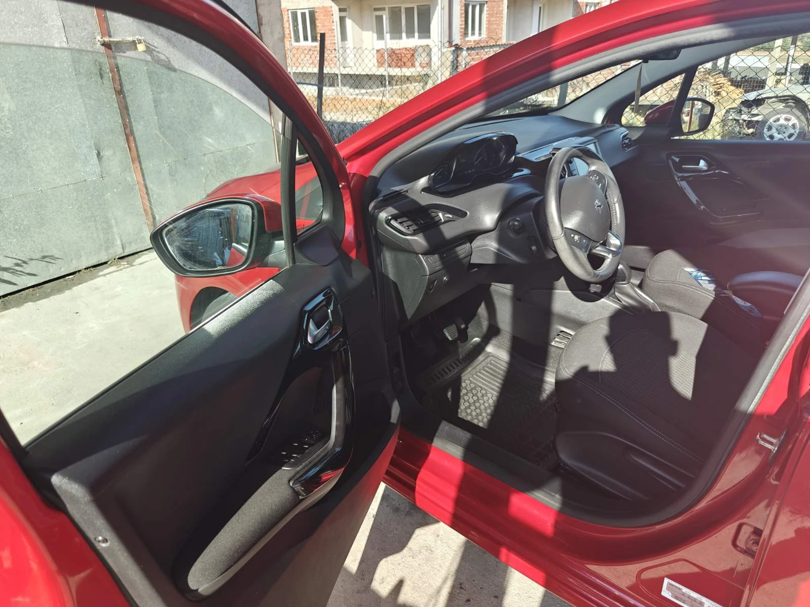 Peugeot 208 1.2, снимка 5 - Автомобили и джипове - 55648038
