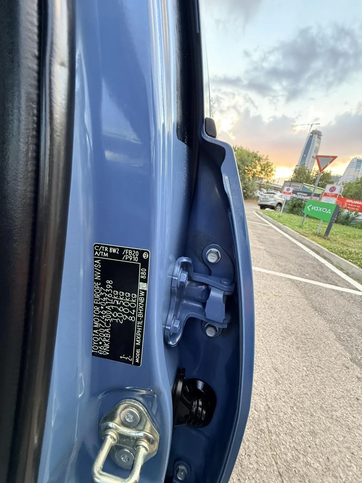 Toyota Yaris HYBRID FULL LED HSD, снимка 16 - Автомобили и джипове - 55849539