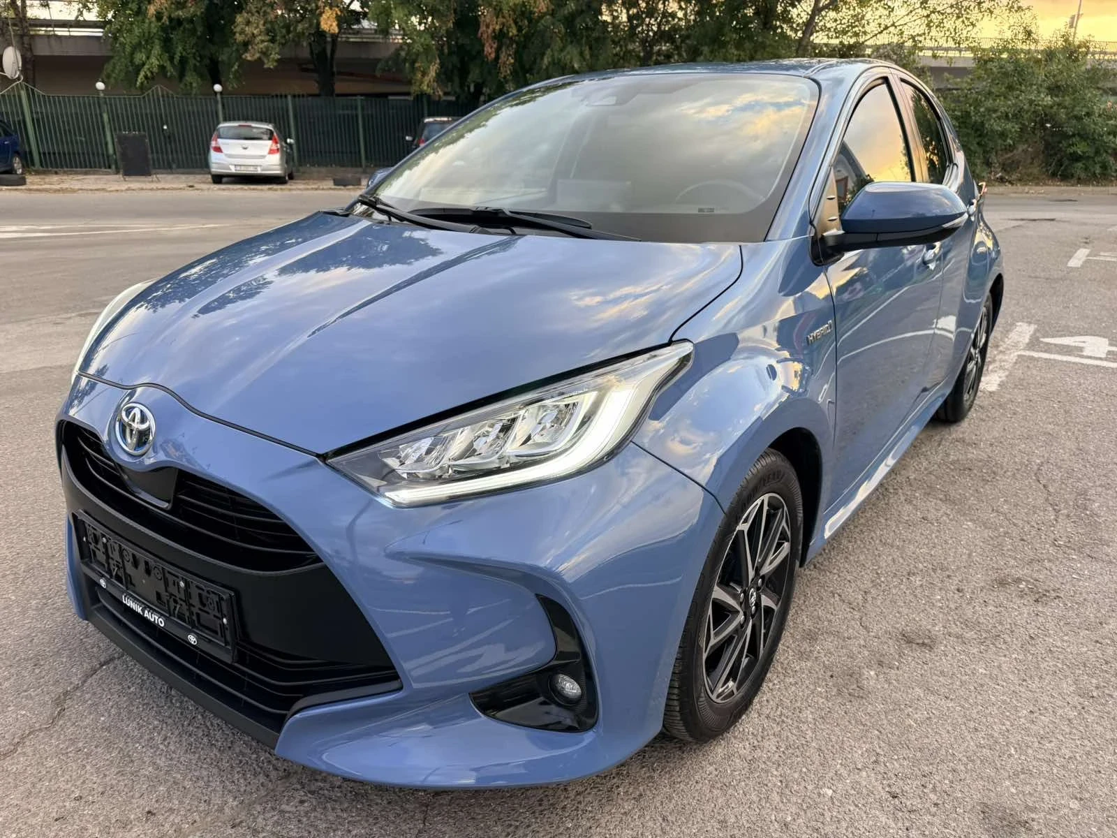 Toyota Yaris HYBRID FULL LED HSD