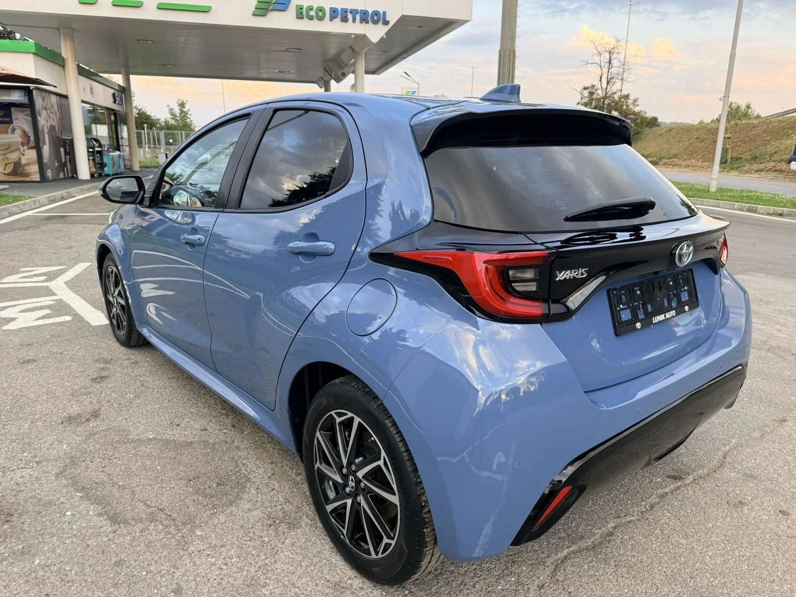 Toyota Yaris HYBRID FULL LED HSD, снимка 4 - Автомобили и джипове - 55849539