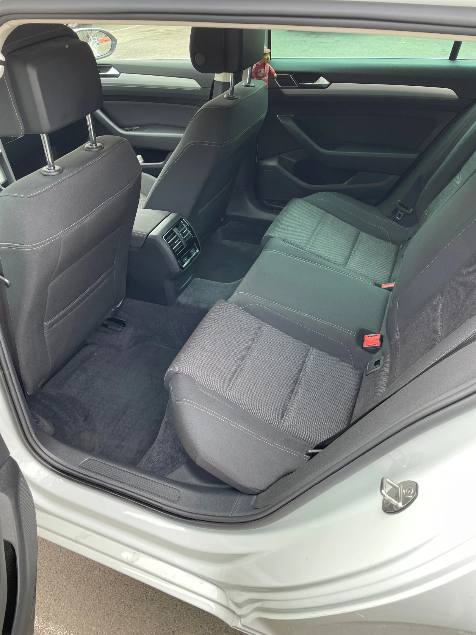 VW Passat, снимка 11 - Автомобили и джипове - 55958759