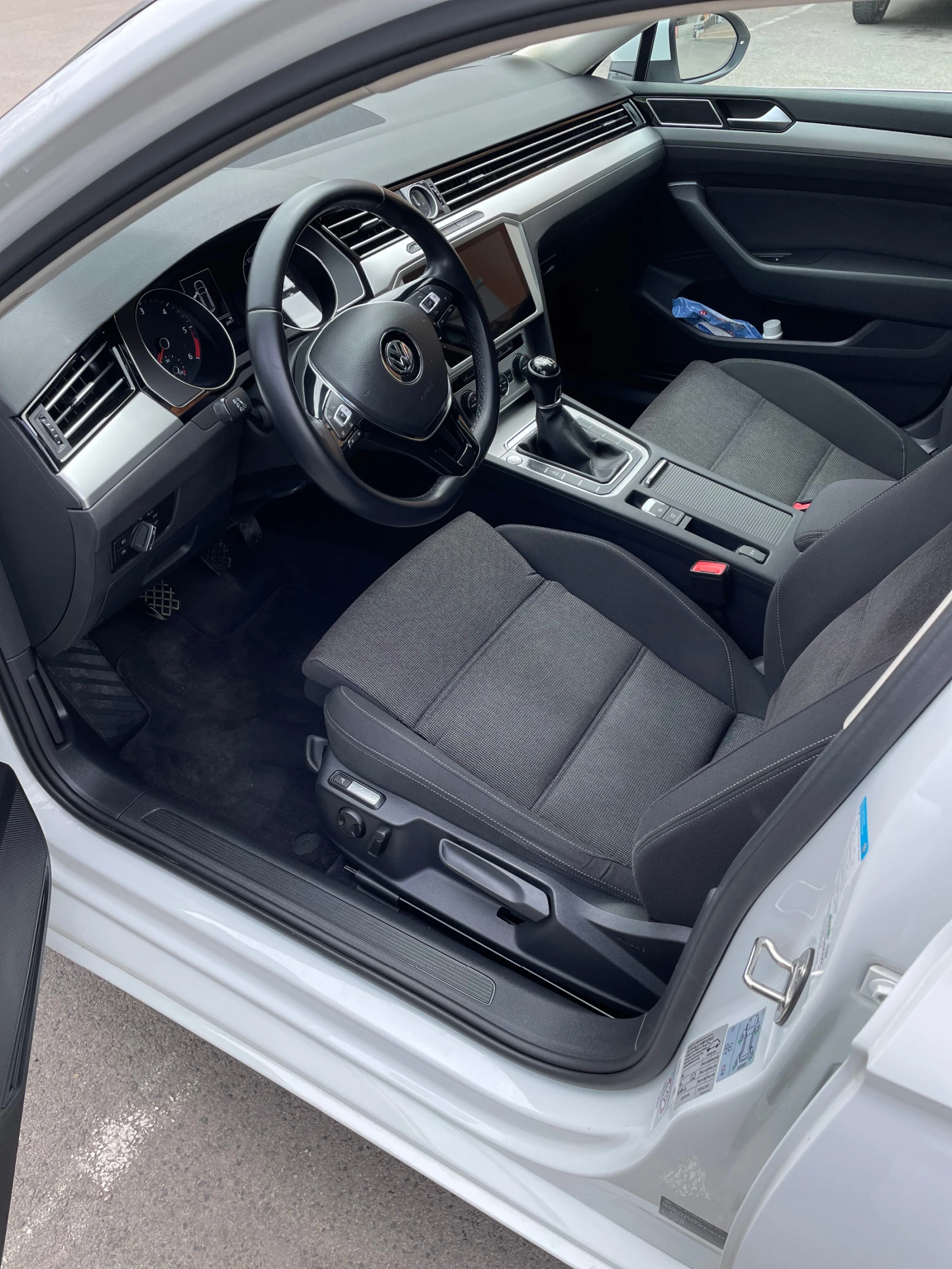 VW Passat, снимка 10 - Автомобили и джипове - 55958759