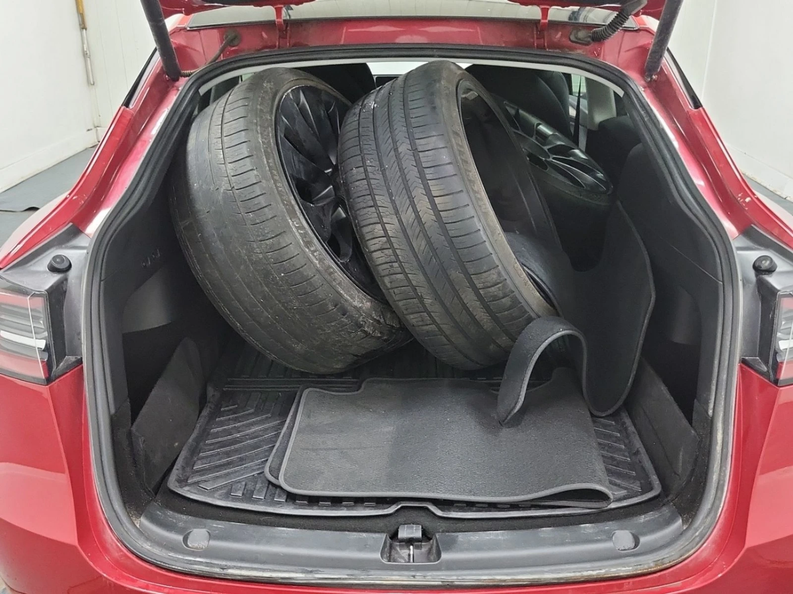 Tesla Model Y Awd Performance ���������� ���� �� �������� | Mobile.bg � ����������� 13