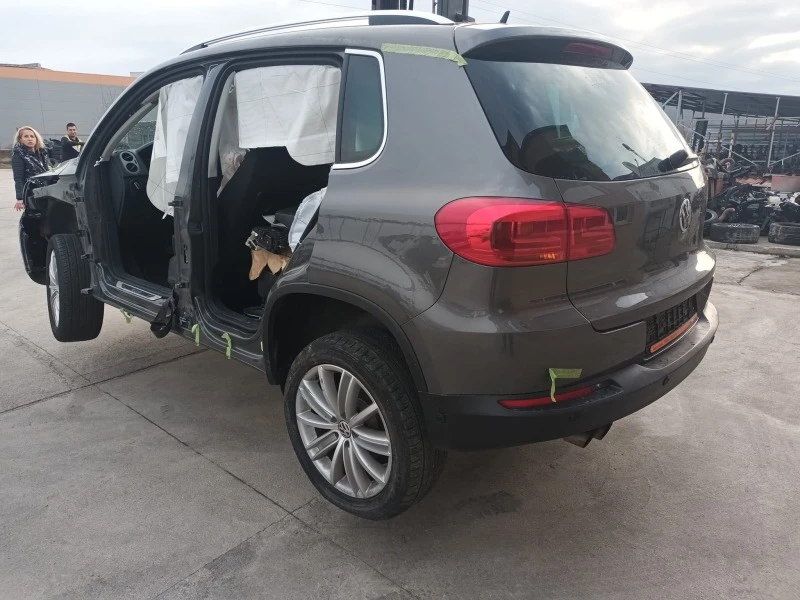 VW Tiguan 2.0d части , снимка 6 - Автомобили и джипове - 15405796