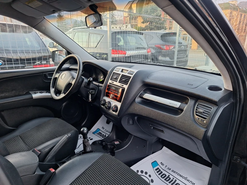 Kia Sportage 2.0 CRDI 4X4, снимка 15 - Автомобили и джипове - 48802416