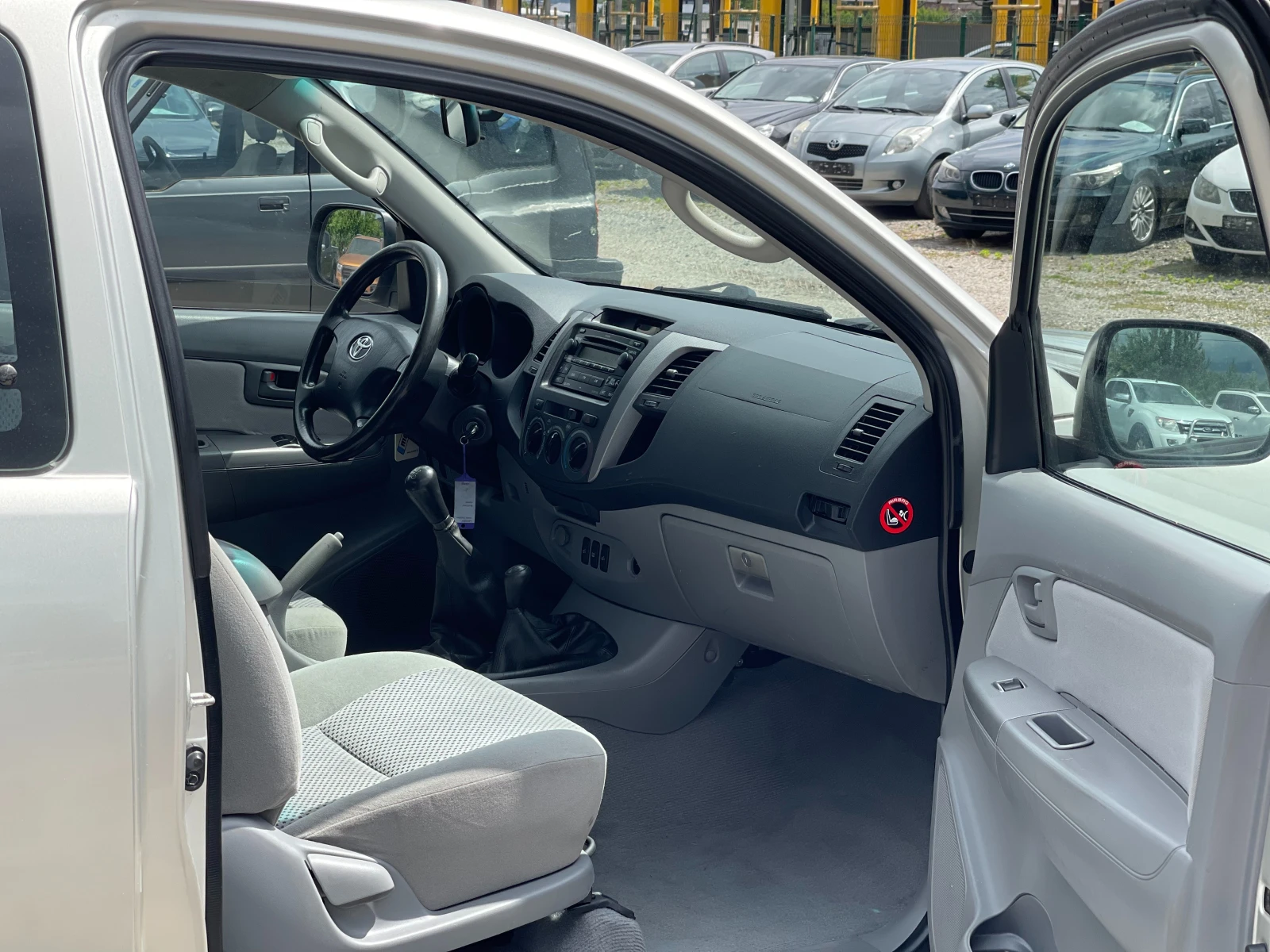 Toyota Hilux 2.5D-4D 4x4 Extra Cab - изображение 10