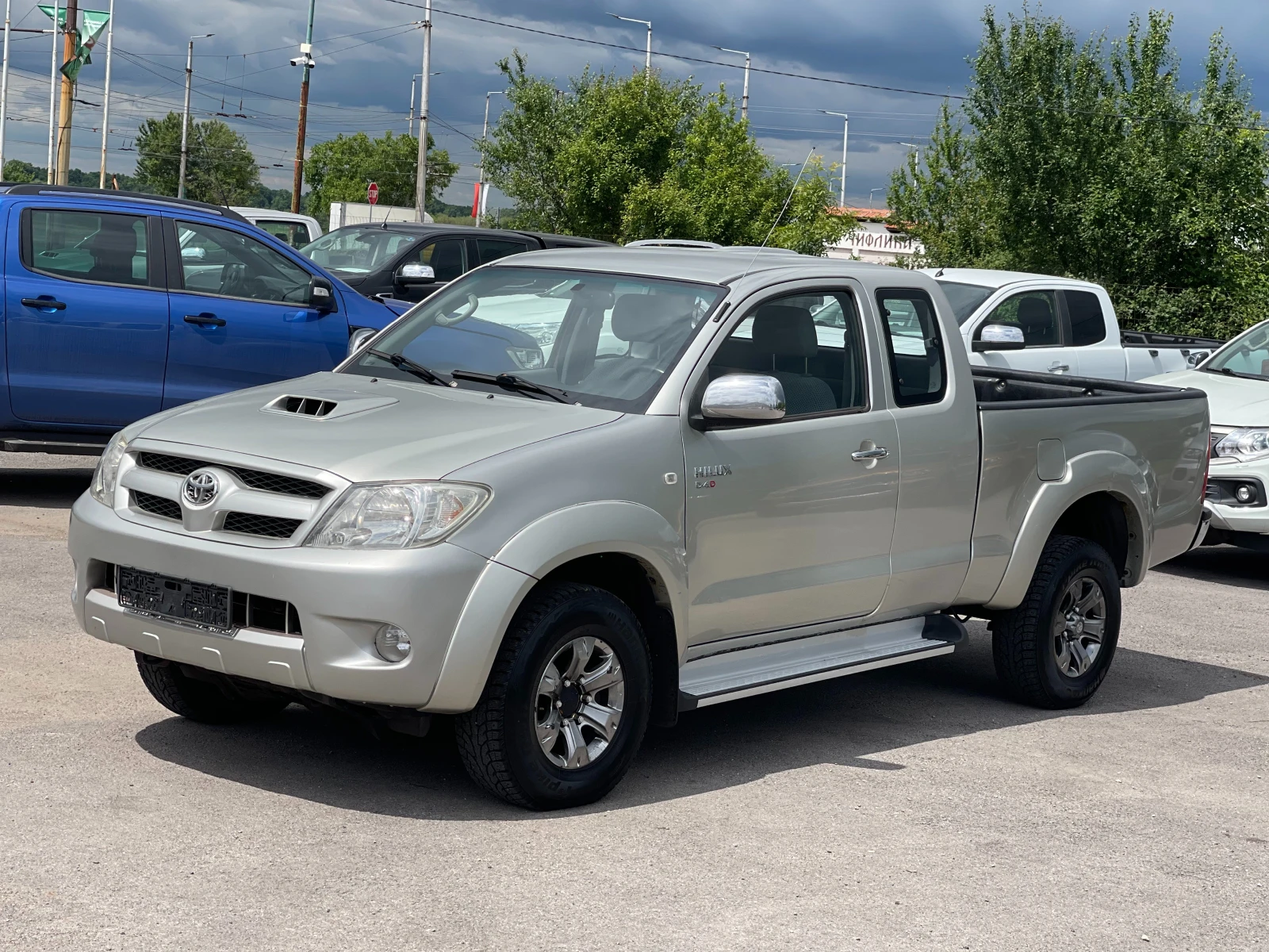 Toyota Hilux 2.5D-4D 4x4 Extra Cab - изображение 2