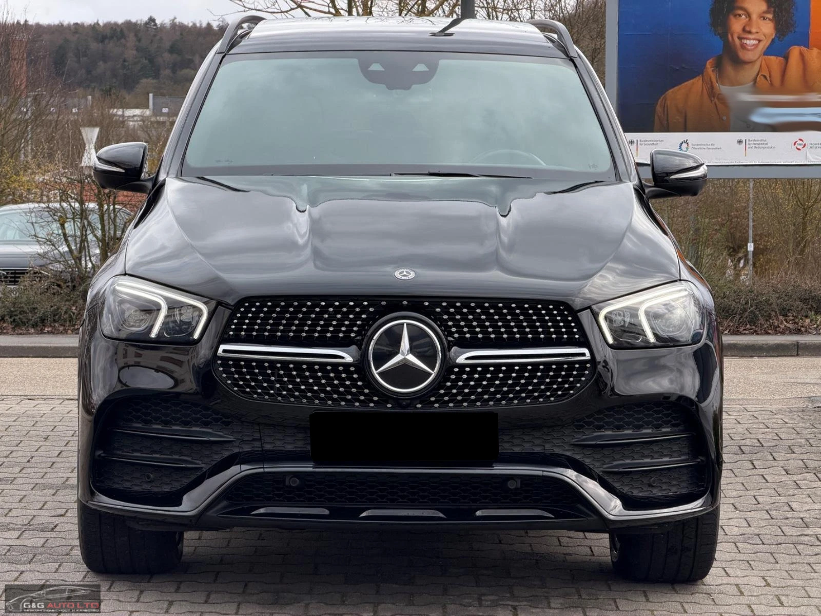 Mercedes-Benz GLE 400 d/4MATIC/330HP/AMG/PANO/BURM/AHK/360/LED/956g, снимка 2 - Автомобили и джипове - 53911963