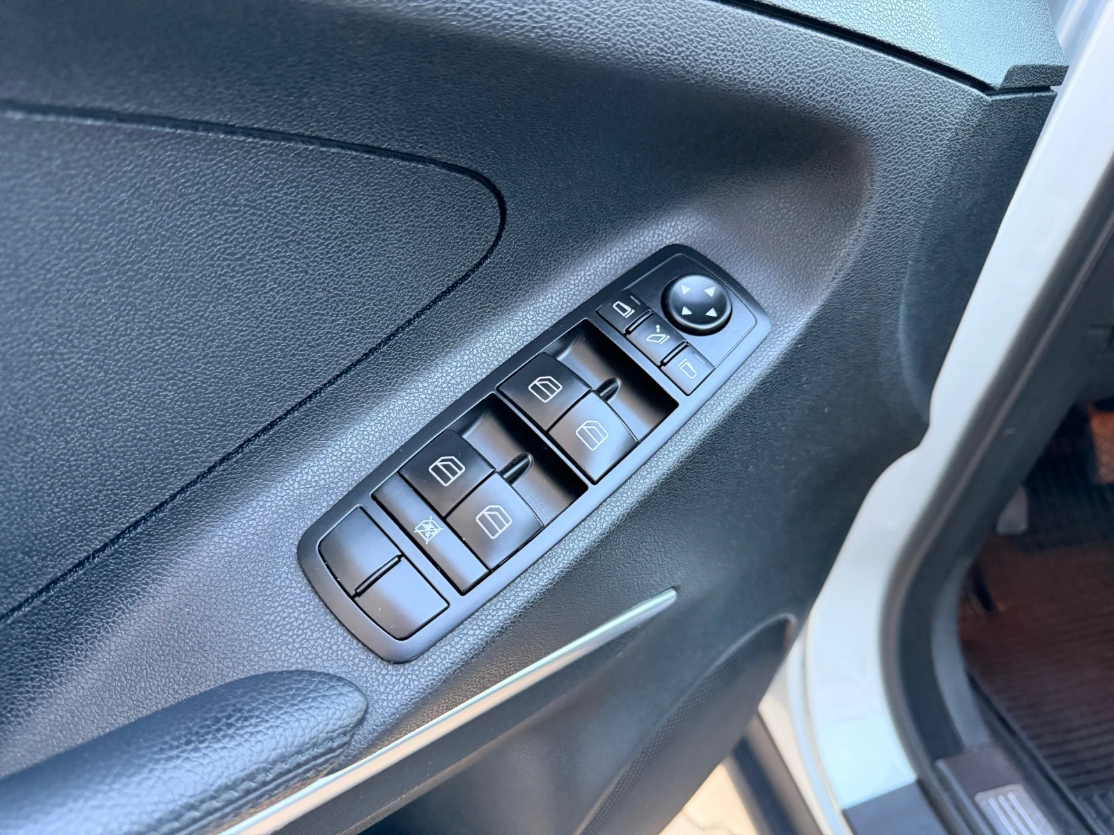 Mercedes-Benz ML 320, снимка 12 - Автомобили и джипове - 54141446