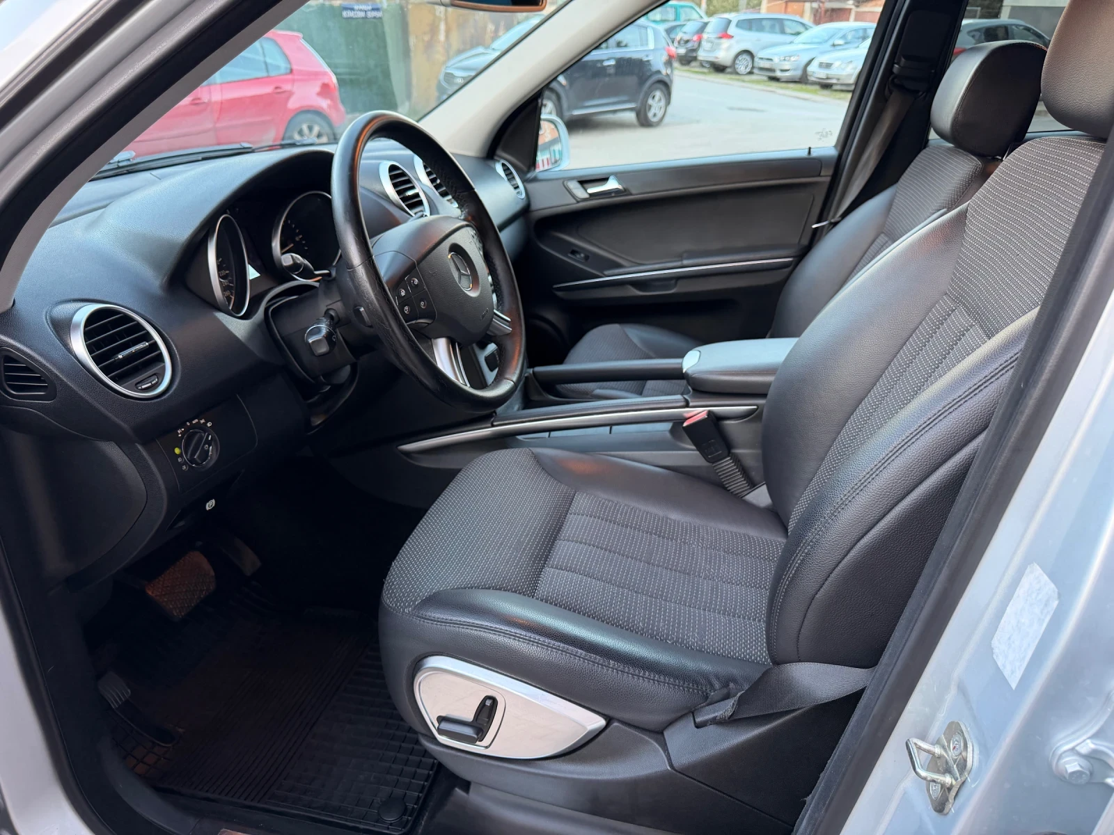 Mercedes-Benz ML 320, снимка 7 - Автомобили и джипове - 54141446