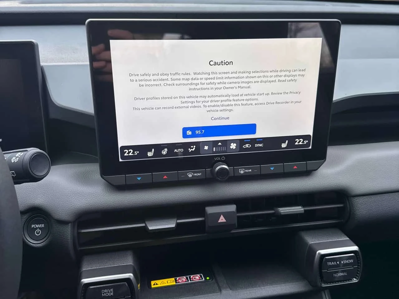 Toyota Rav4 * XLE AWD * CARFAX * ДИСТРОНИК * ПОДГРЕВИ* KEYLESS, снимка 9 - Автомобили и джипове - 54148173