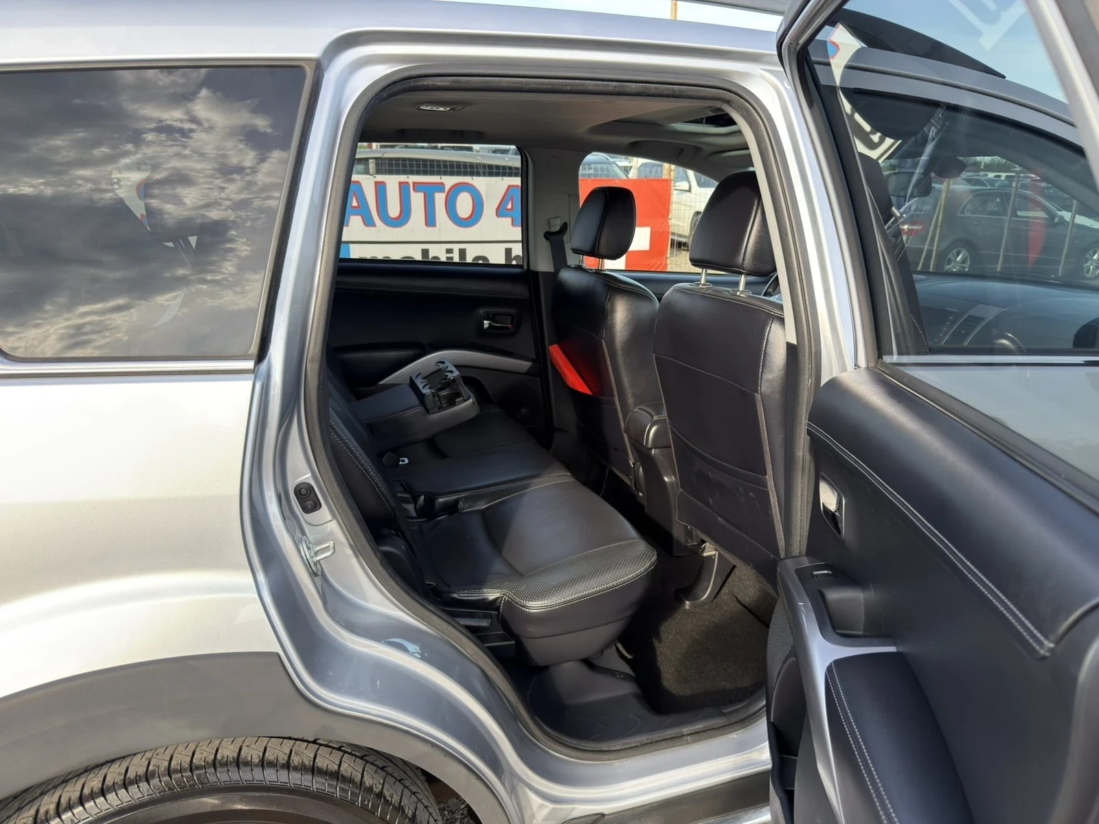 Mitsubishi Outlander 2.4i FACE Automat 4x4, снимка 14 - Автомобили и джипове - 54673488