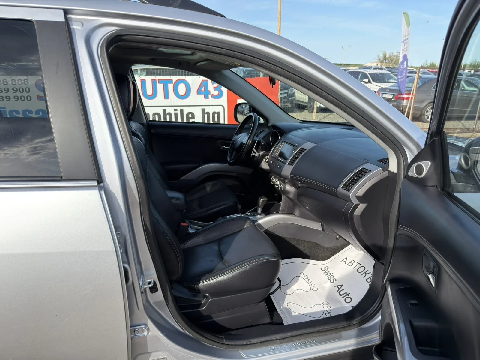 Mitsubishi Outlander 2.4i FACE Automat 4x4, снимка 13 - Автомобили и джипове - 54673488