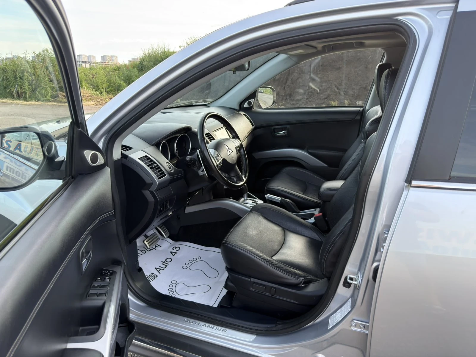 Mitsubishi Outlander 2.4i FACE Automat 4x4, снимка 9 - Автомобили и джипове - 54673488