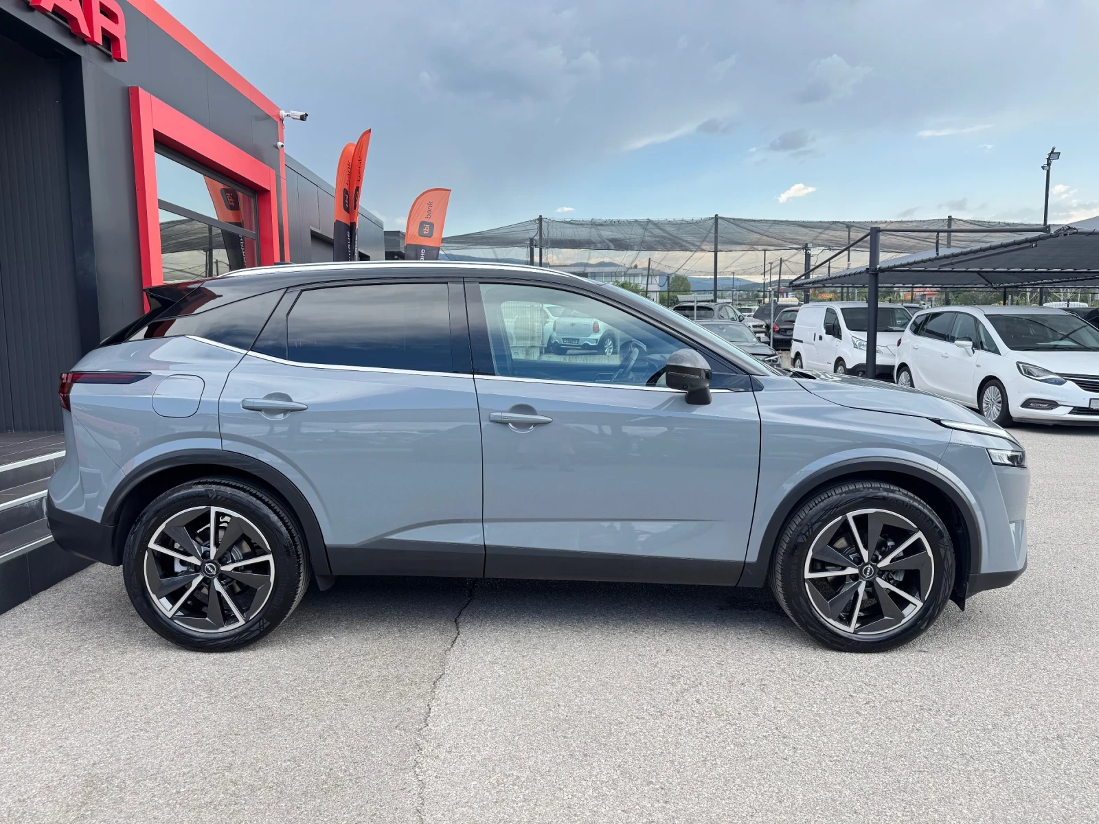Nissan Qashqai TECNA* HEAD UP* BLIND SPOT* PANO* 360cam* КАТО НОВ, снимка 5 - Автомобили и джипове - 55103762