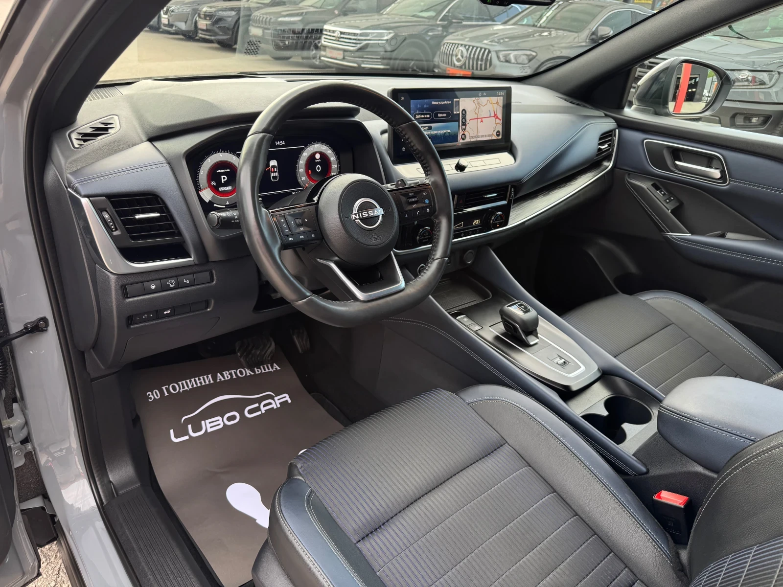 Nissan Qashqai TECNA* HEAD UP* BLIND SPOT* PANO* 360cam* КАТО НОВ, снимка 10 - Автомобили и джипове - 55103762