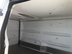 Mercedes-Benz V 220, снимка 5