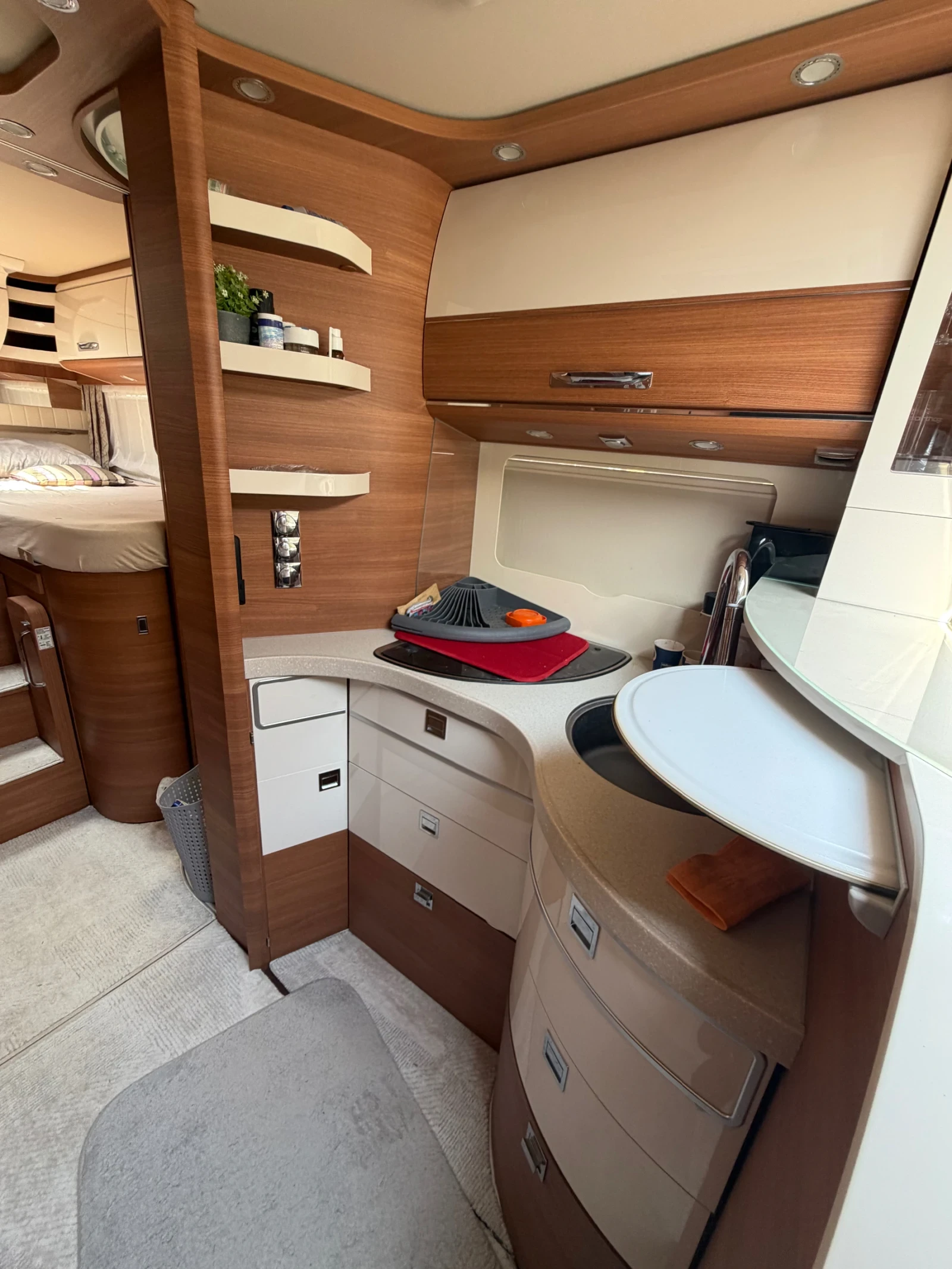 Кемпер Carthago Mercedes C - line, снимка 9 - Каравани и кемпери - 55494460