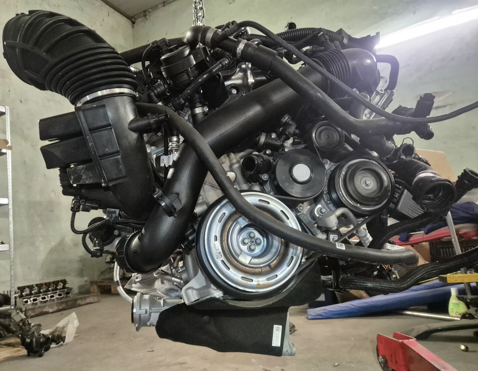 Продавам двигател BMW B58 (код: B58B30M / T?2), свален от тестови автомобил G07 LCI на под 100 км. 