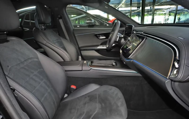 Mercedes-Benz E 220 d/AMG/220HP/CAM/DISTR/LED/KLESS/ACC/CARPLAY/807f, снимка 11 - Автомобили и джипове - 51845701