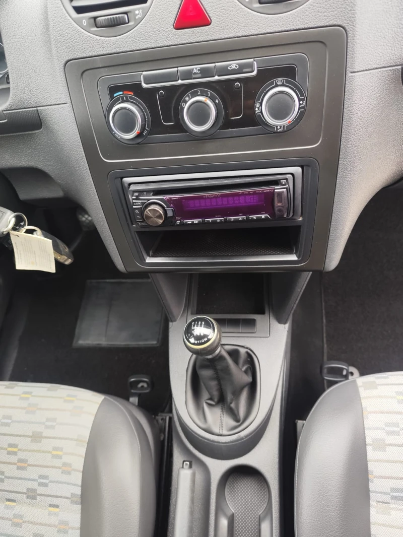 VW Caddy 2.0 дизел Италия 4х4, снимка 15 - Автомобили и джипове - 52335438