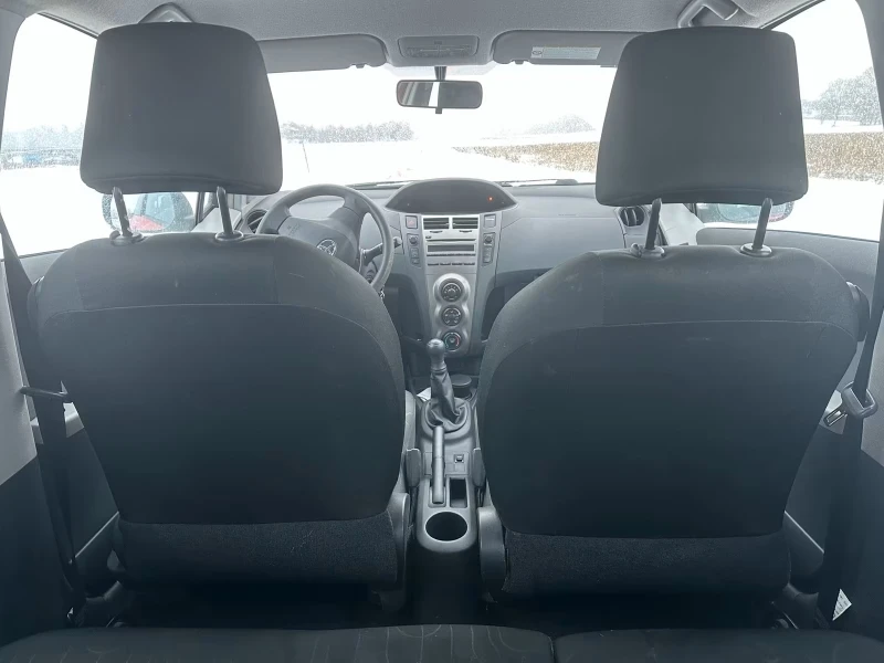 Toyota Yaris 1.0, снимка 10 - Автомобили и джипове - 53157335