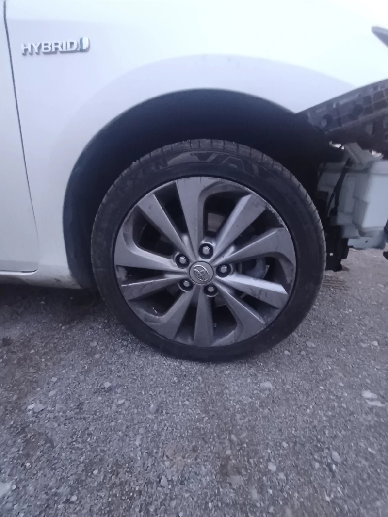 Toyota Auris 1.8i-HYBRID на части, снимка 8 - Автомобили и джипове - 53420180