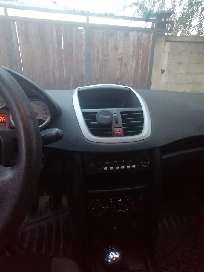 Peugeot 207 1.4 HDI, снимка 8 - Автомобили и джипове - 53077729