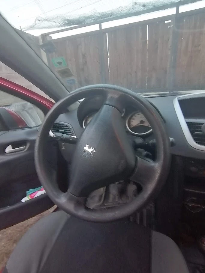 Peugeot 207 1.4 HDI, снимка 9 - Автомобили и джипове - 53077729