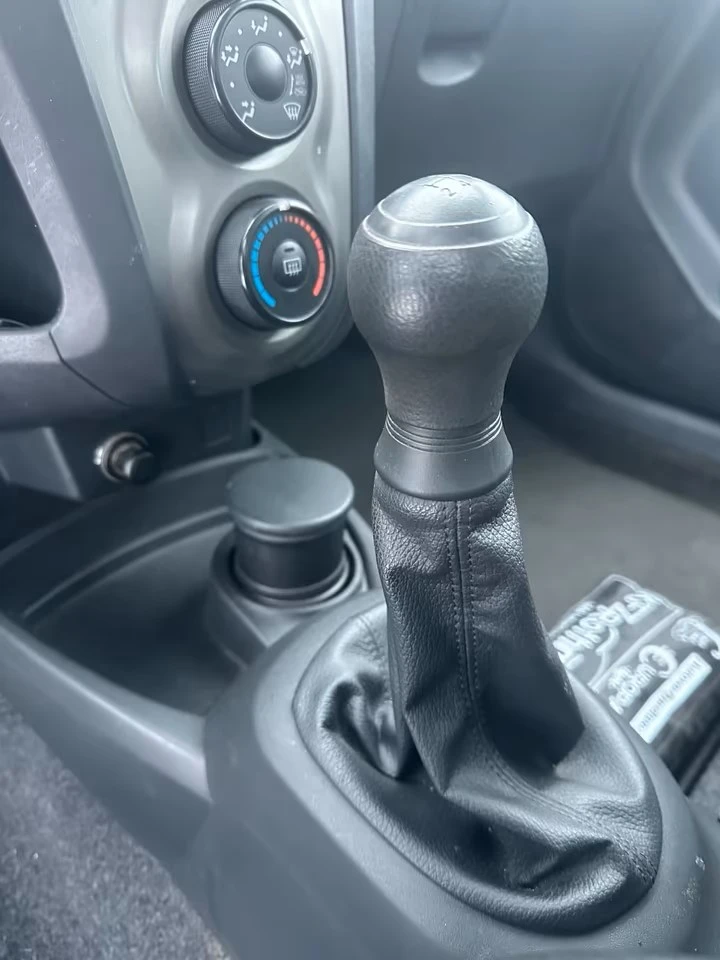 Toyota Yaris 1.0, снимка 11 - Автомобили и джипове - 53157335