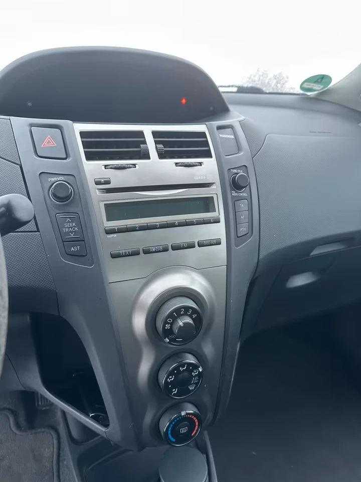 Toyota Yaris 1.0 - изображение 9