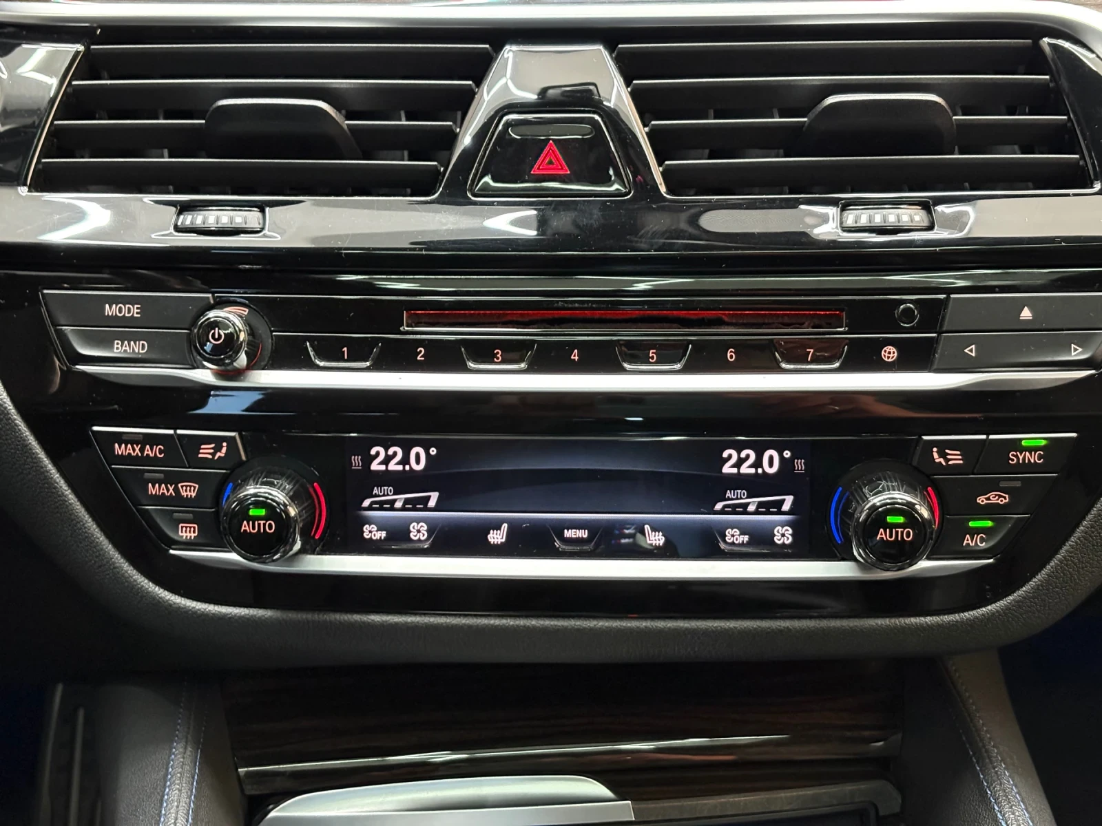 BMW 540 I* XDRIVE* LED* M-PACK* HEAD-UP* CAM360* DISTRO* H | Mobile.bg   13