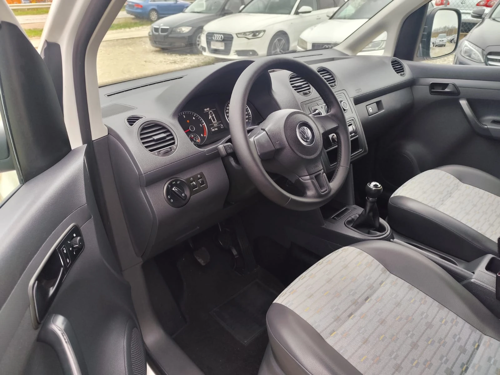 VW Caddy 2.0   44 | Mobile.bg   13