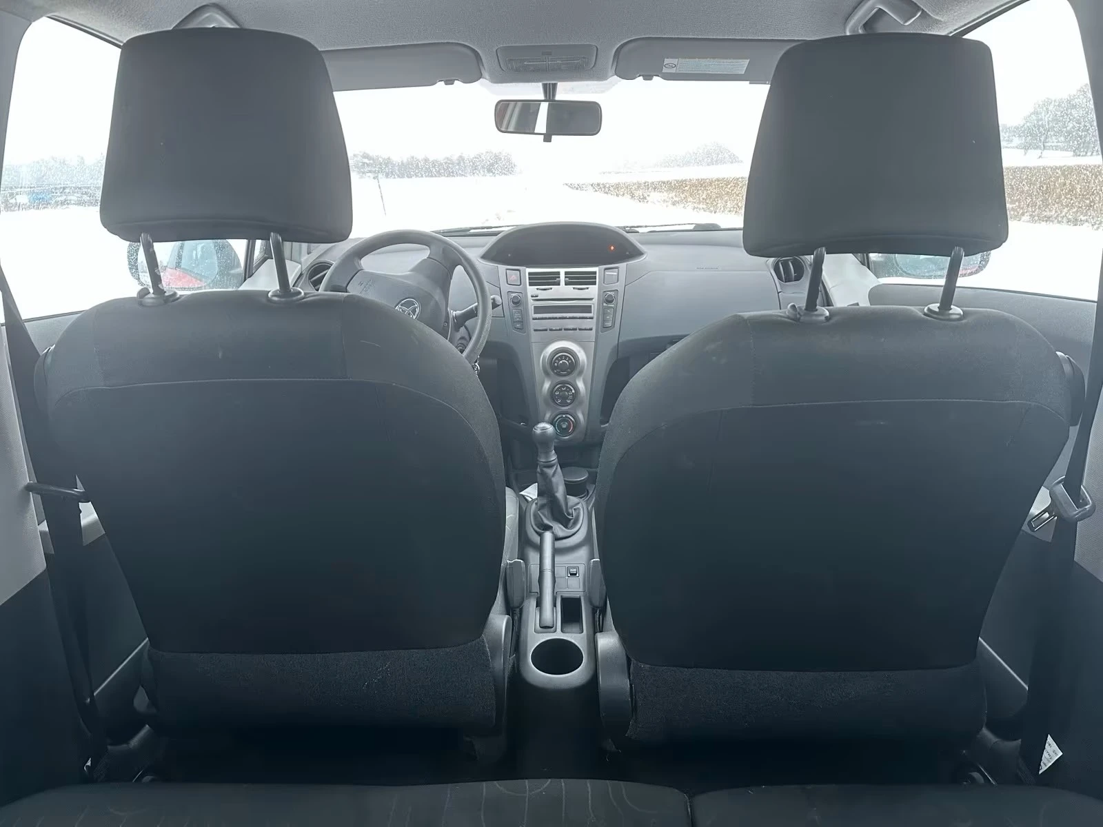 Toyota Yaris 1.0 - изображение 10