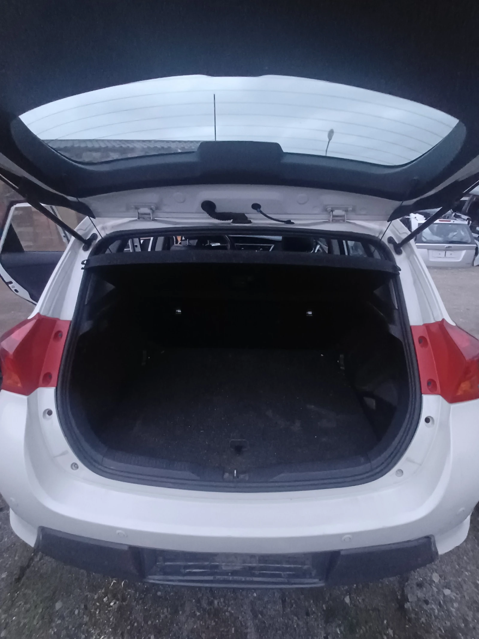 Toyota Auris 1.8i-HYBRID на части - изображение 9