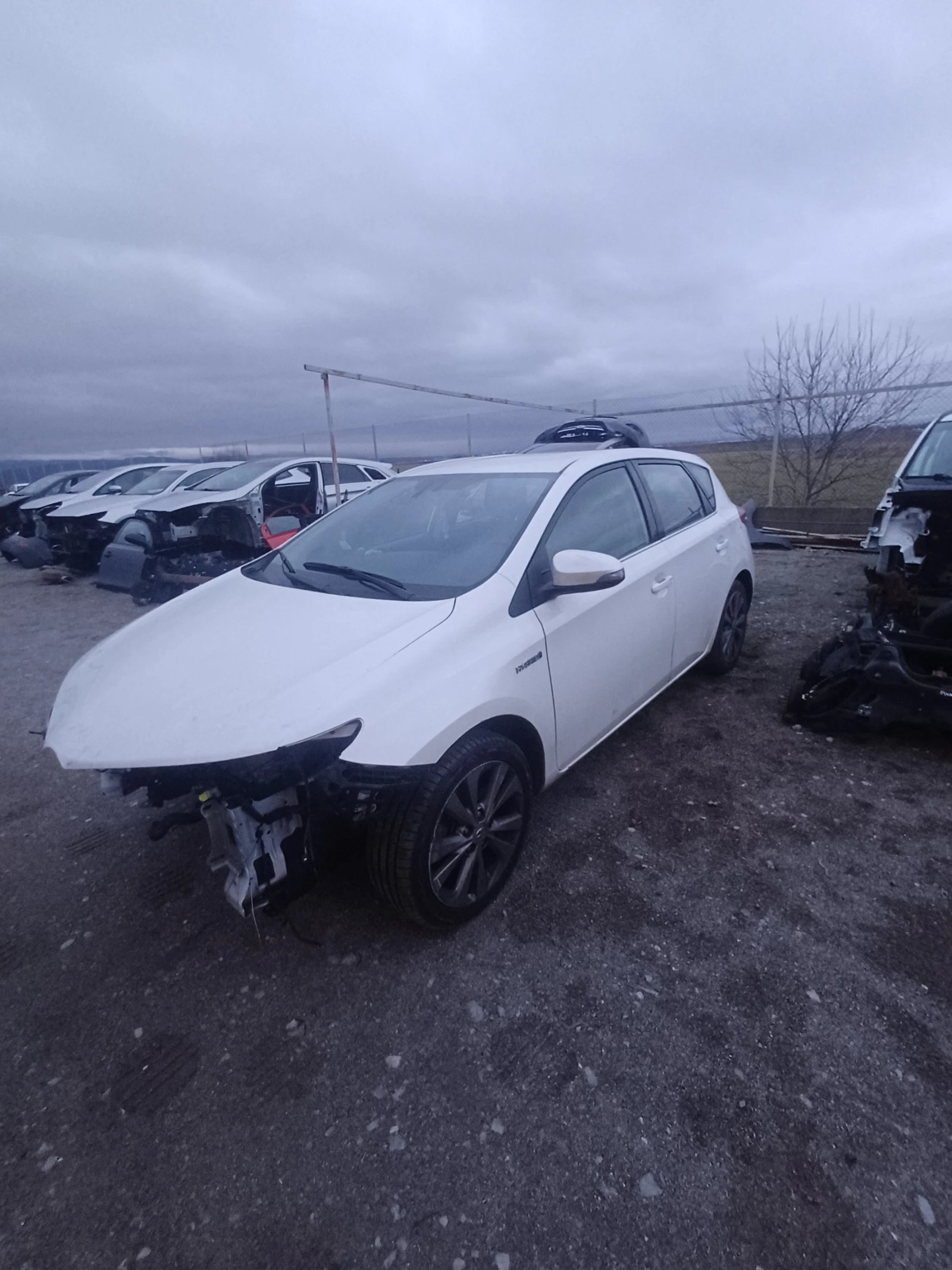 Toyota Auris 1.8i-HYBRID �� ����� | Mobile.bg � ����������� 1