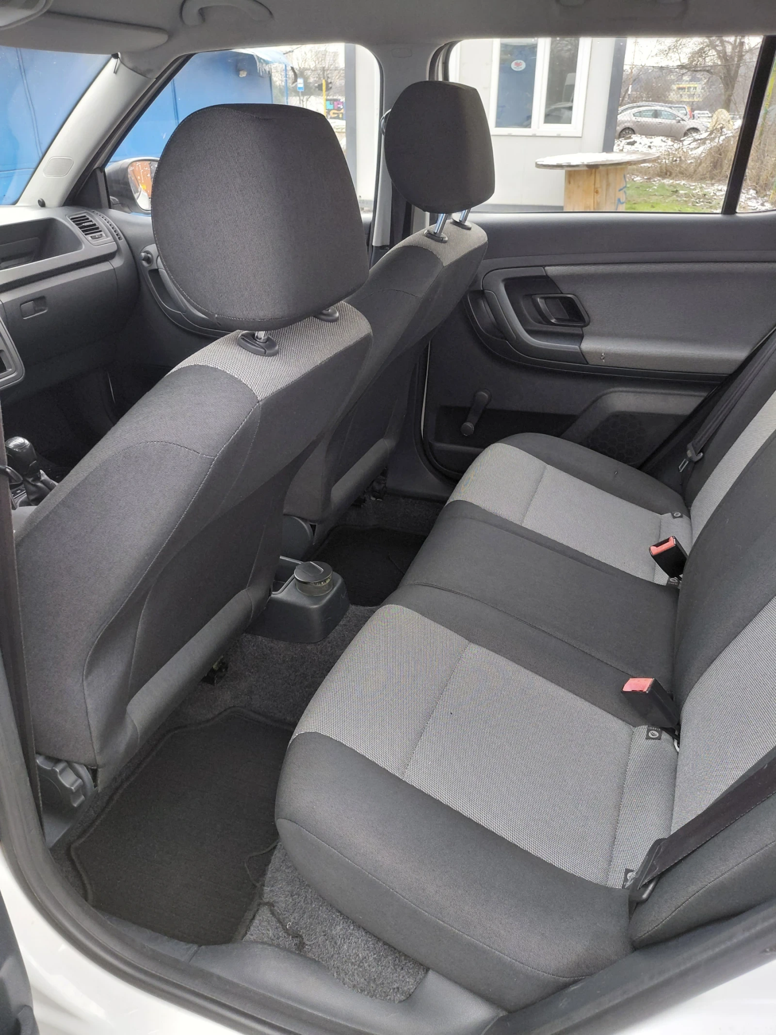 Skoda Fabia 1.6 A/C, снимка 9 - Автомобили и джипове - 54033507