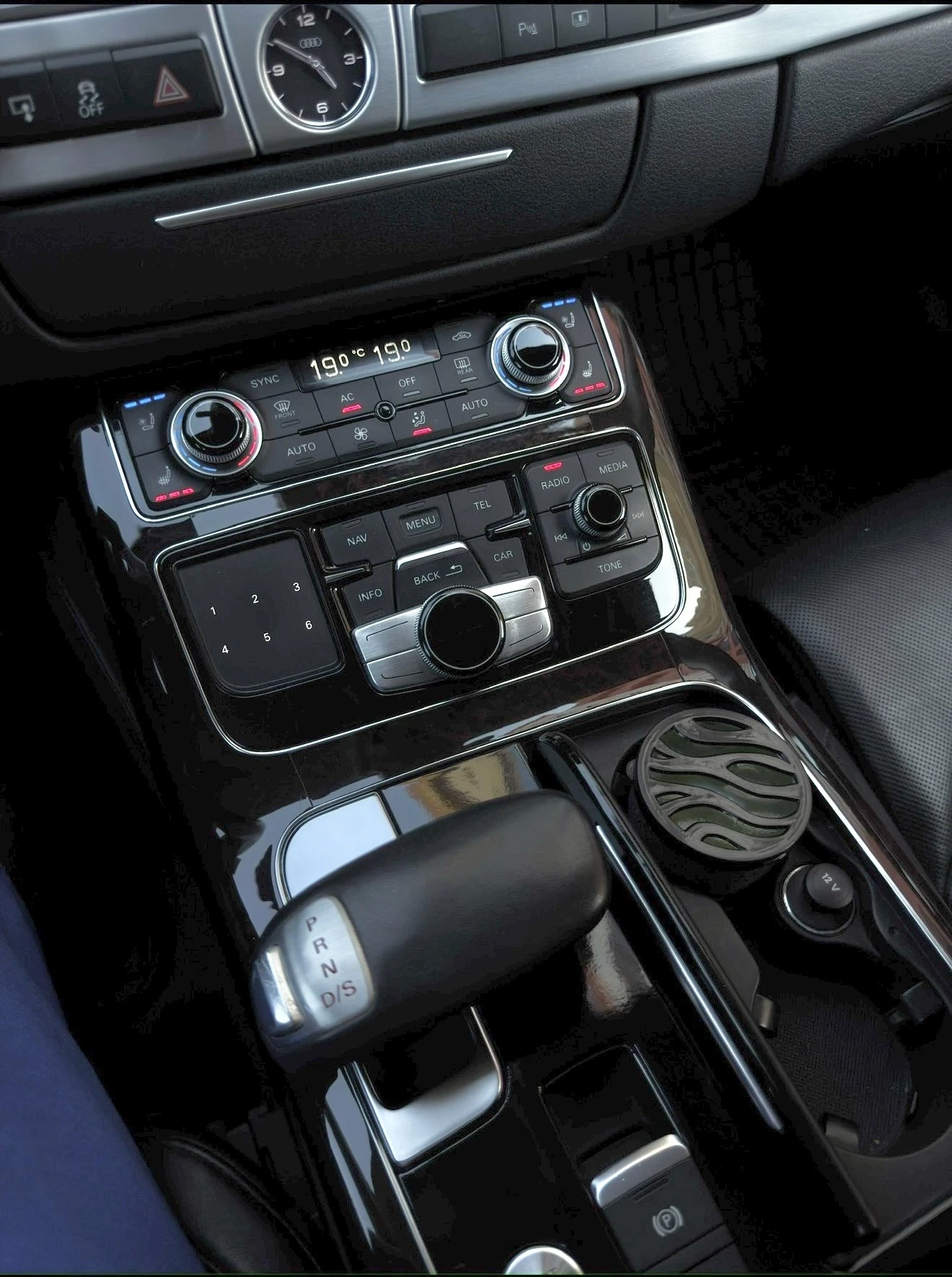 Audi A8 4.2 TDI СМЕНЕНИ ВЕРИГИ!, снимка 11 - Автомобили и джипове - 54444549
