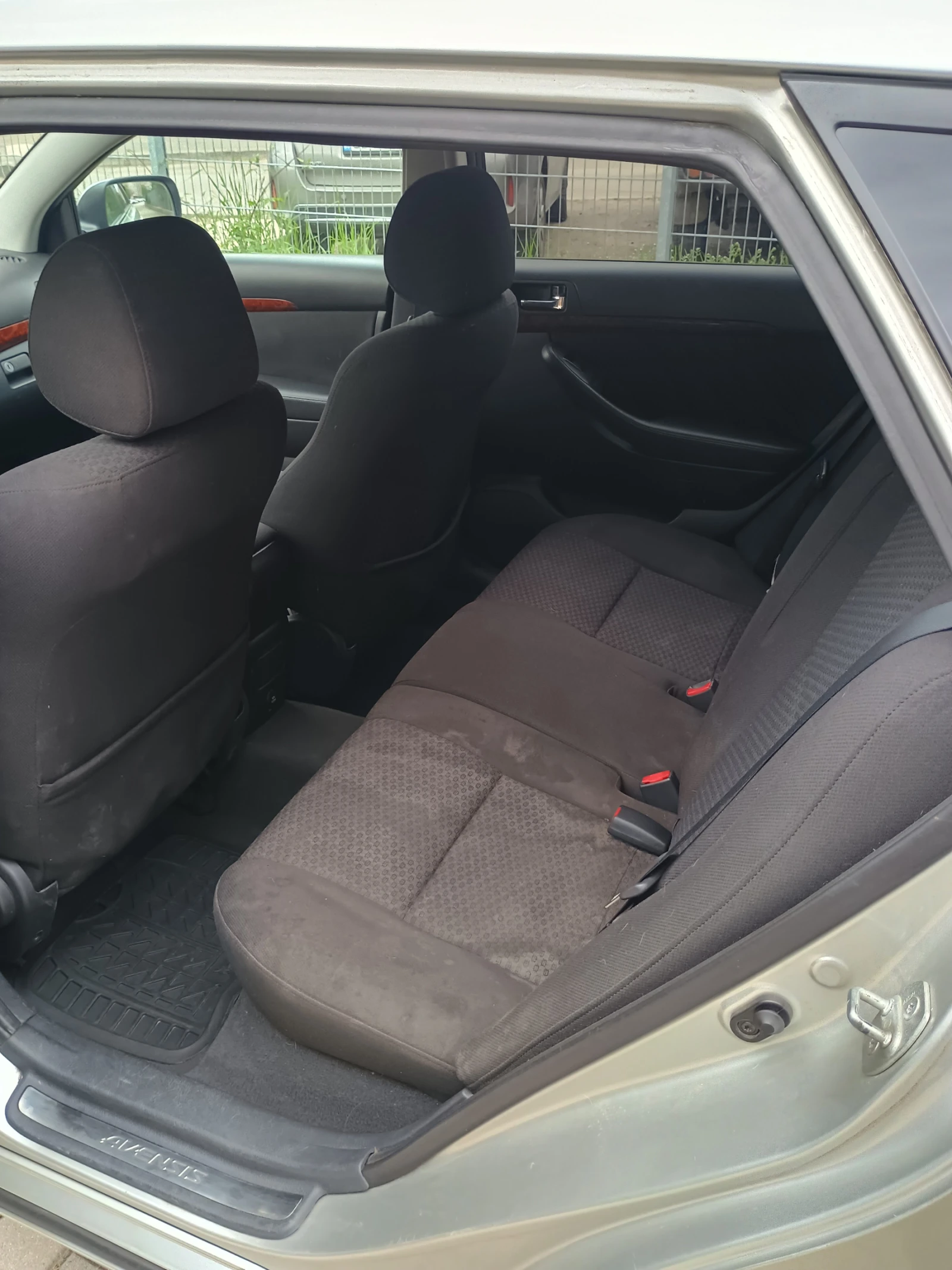 Toyota Avensis 2.2 D-CAT 177 kc., снимка 9 - Автомобили и джипове - 54484136