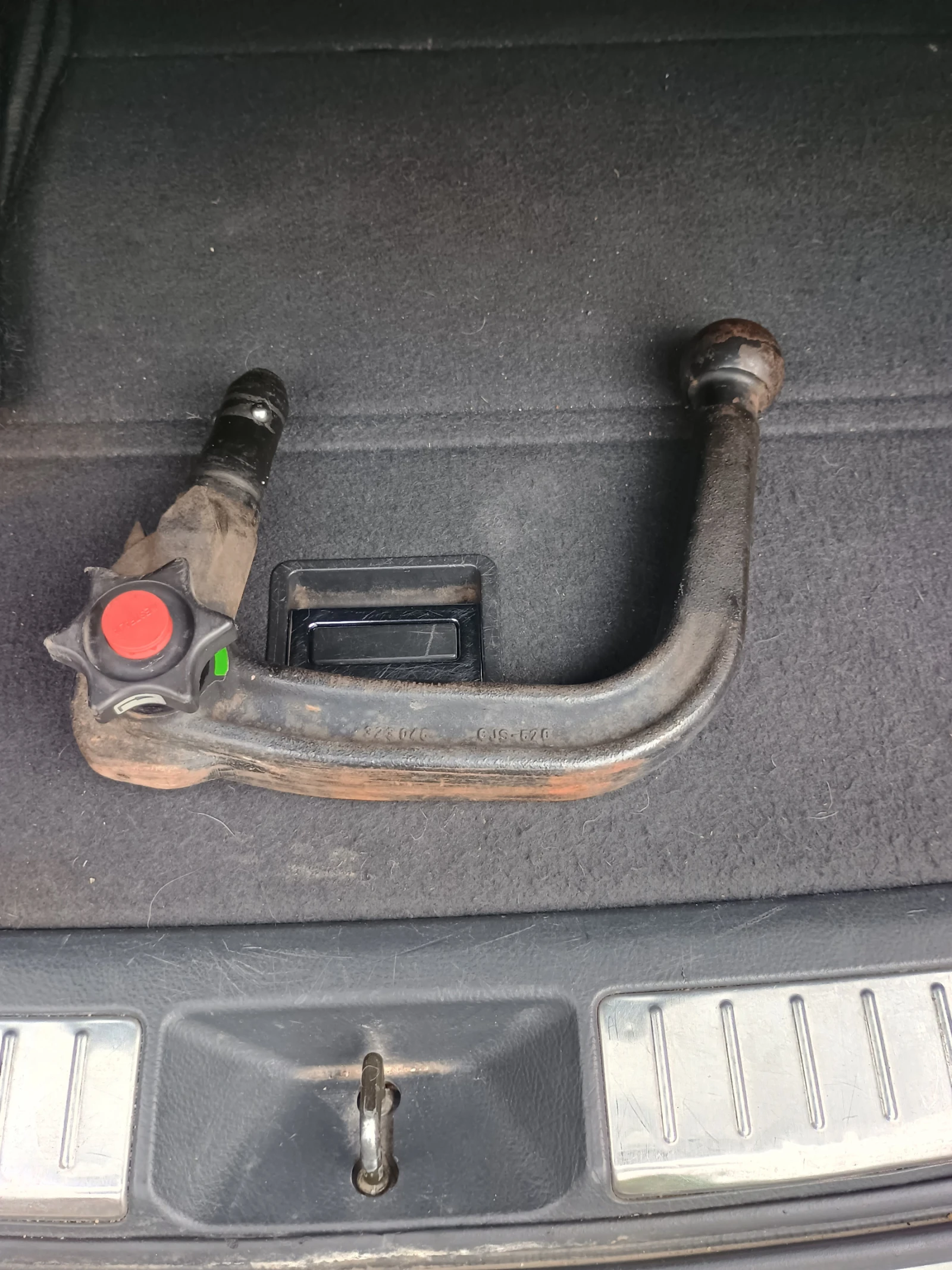 Toyota Avensis 2.2 D-CAT 177 kc., снимка 13 - Автомобили и джипове - 54484136