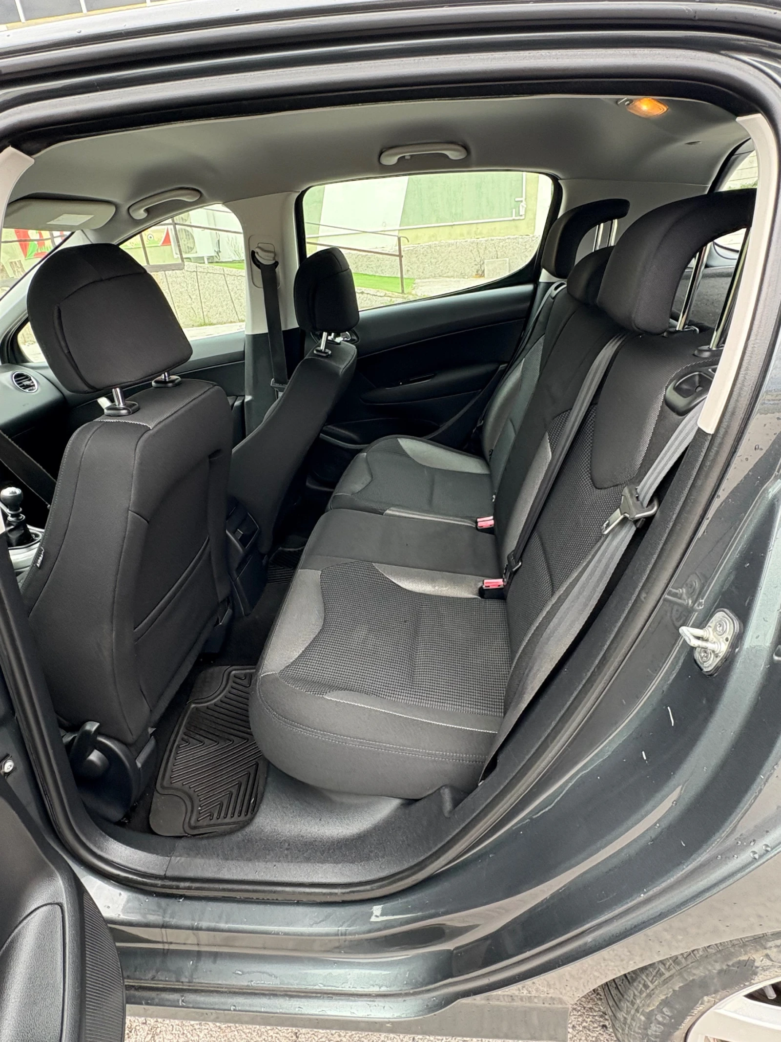 Peugeot 308 1.6 HDI , снимка 14 - Автомобили и джипове - 54609814