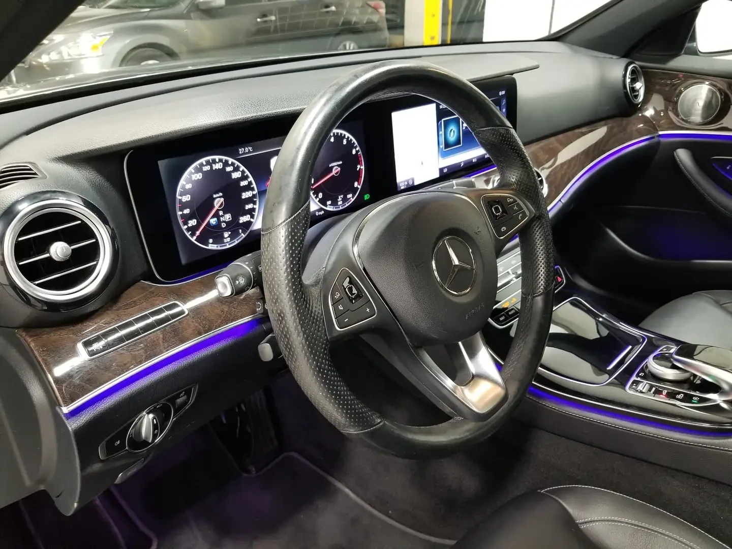 Mercedes-Benz E 400 4MATIC* ПАНО* DIGITAL, снимка 9 - Автомобили и джипове - 55185513
