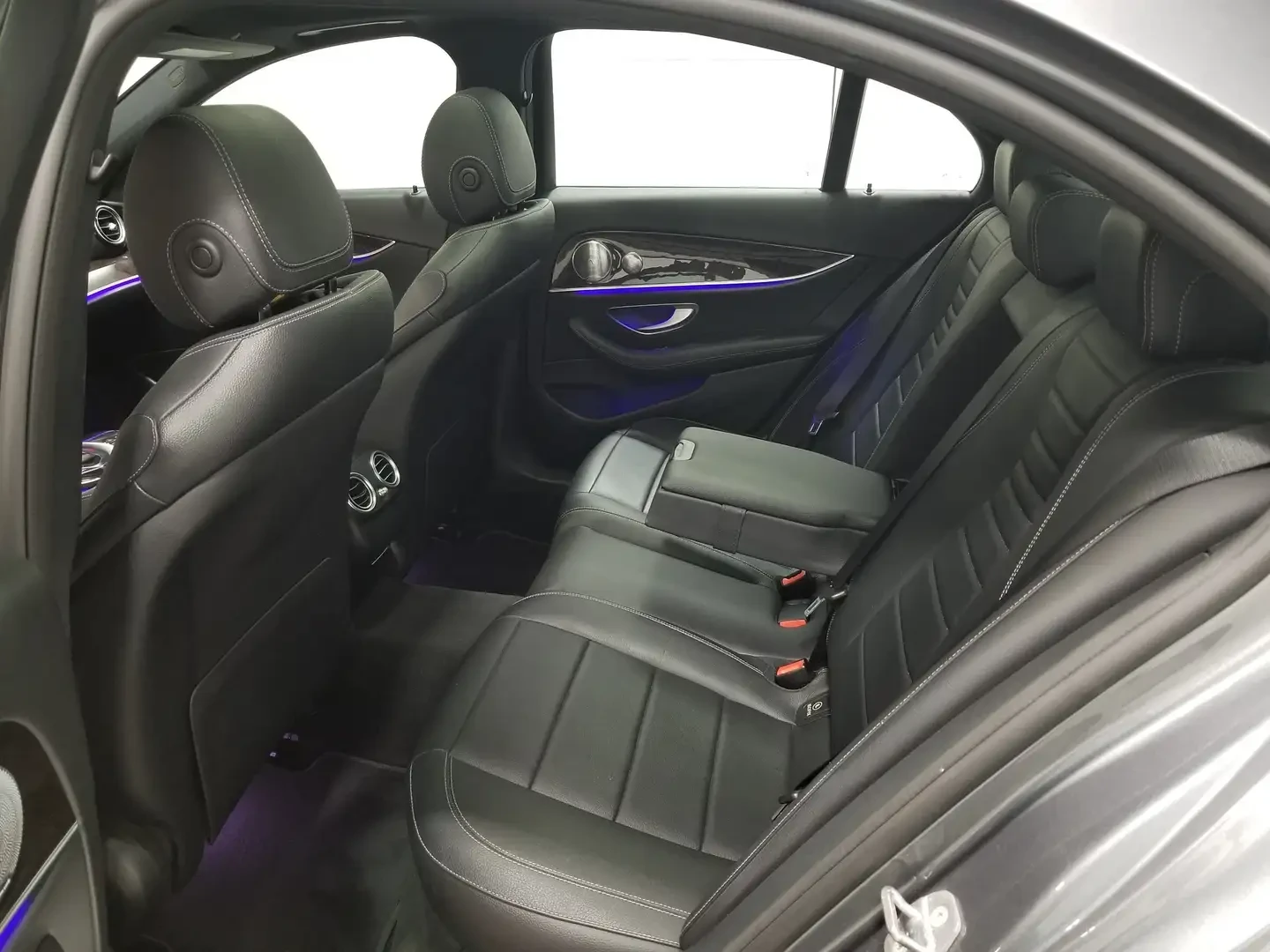 Mercedes-Benz E 400 4MATIC* ПАНО* DIGITAL, снимка 14 - Автомобили и джипове - 55185513